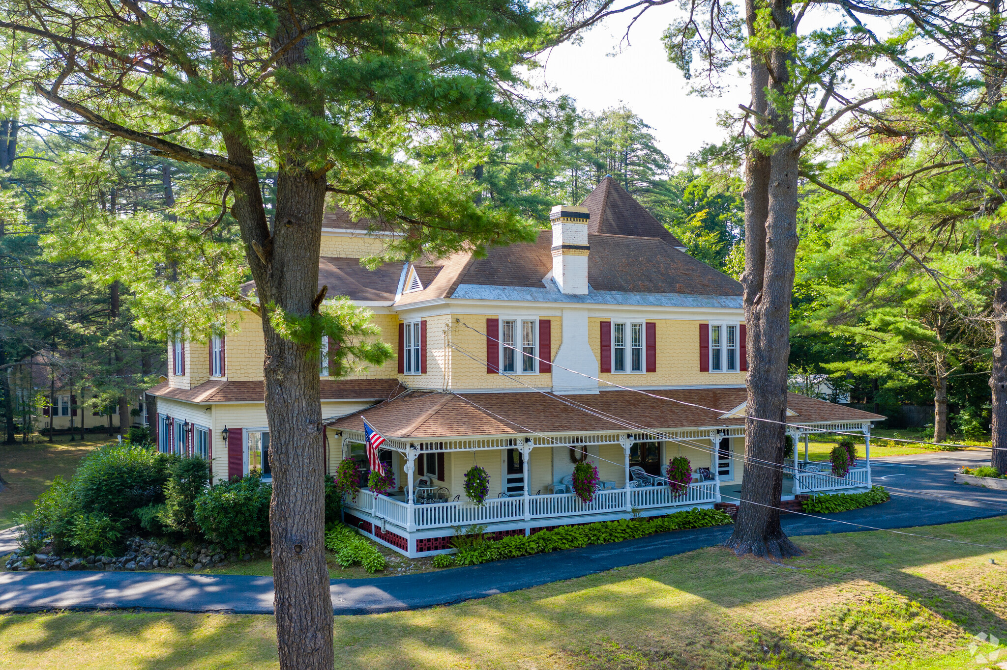 231 Lake Ave, Lake Luzerne, NY for sale Primary Photo- Image 1 of 1