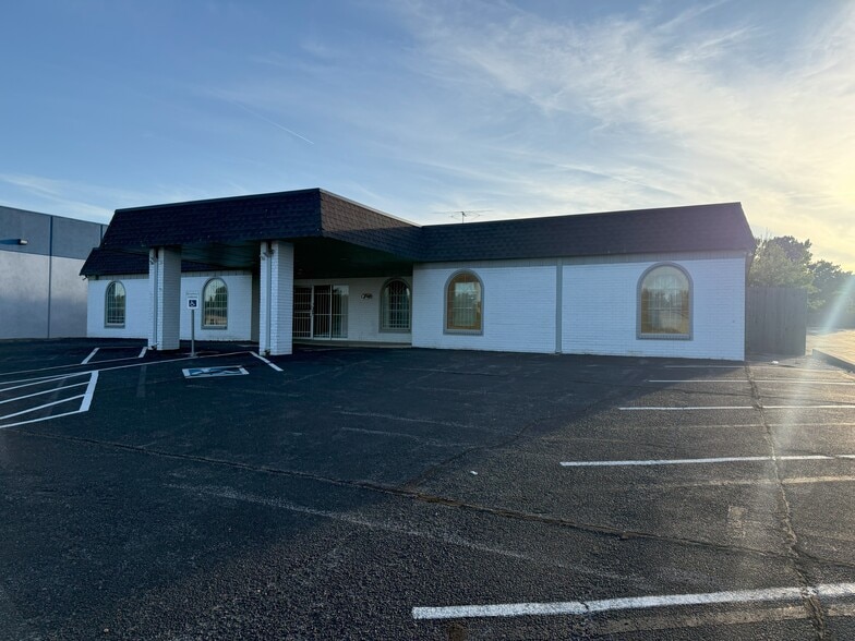 6425 N Meridian Ave, Oklahoma City, OK for lease - Building Photo - Image 2 of 3