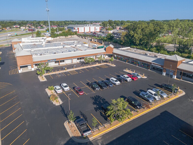 800-862 SW Blue Pky, Lee's Summit, MO for lease - Building Photo - Image 2 of 16