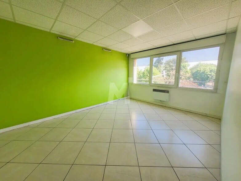 Office in Ris-Orangis for lease - Interior Photo - Image 3 of 9