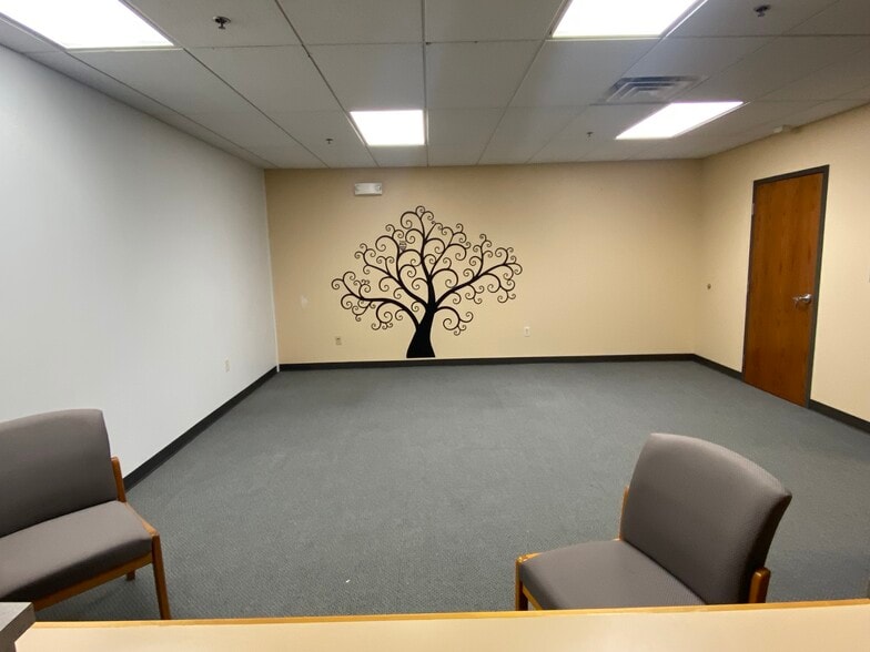 3730 N Ridge Rd, Wichita, KS for lease - Interior Photo - Image 3 of 10