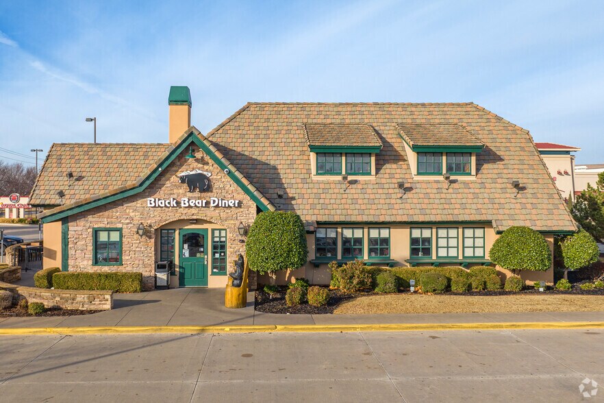 3015 W Memorial Ave, Oklahoma City, OK à vendre - Photo du bâtiment - Image 2 de 7