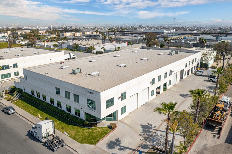 9835 Marconi Dr, San Diego, CA à louer - Photo du bâtiment - Image 3 de 11