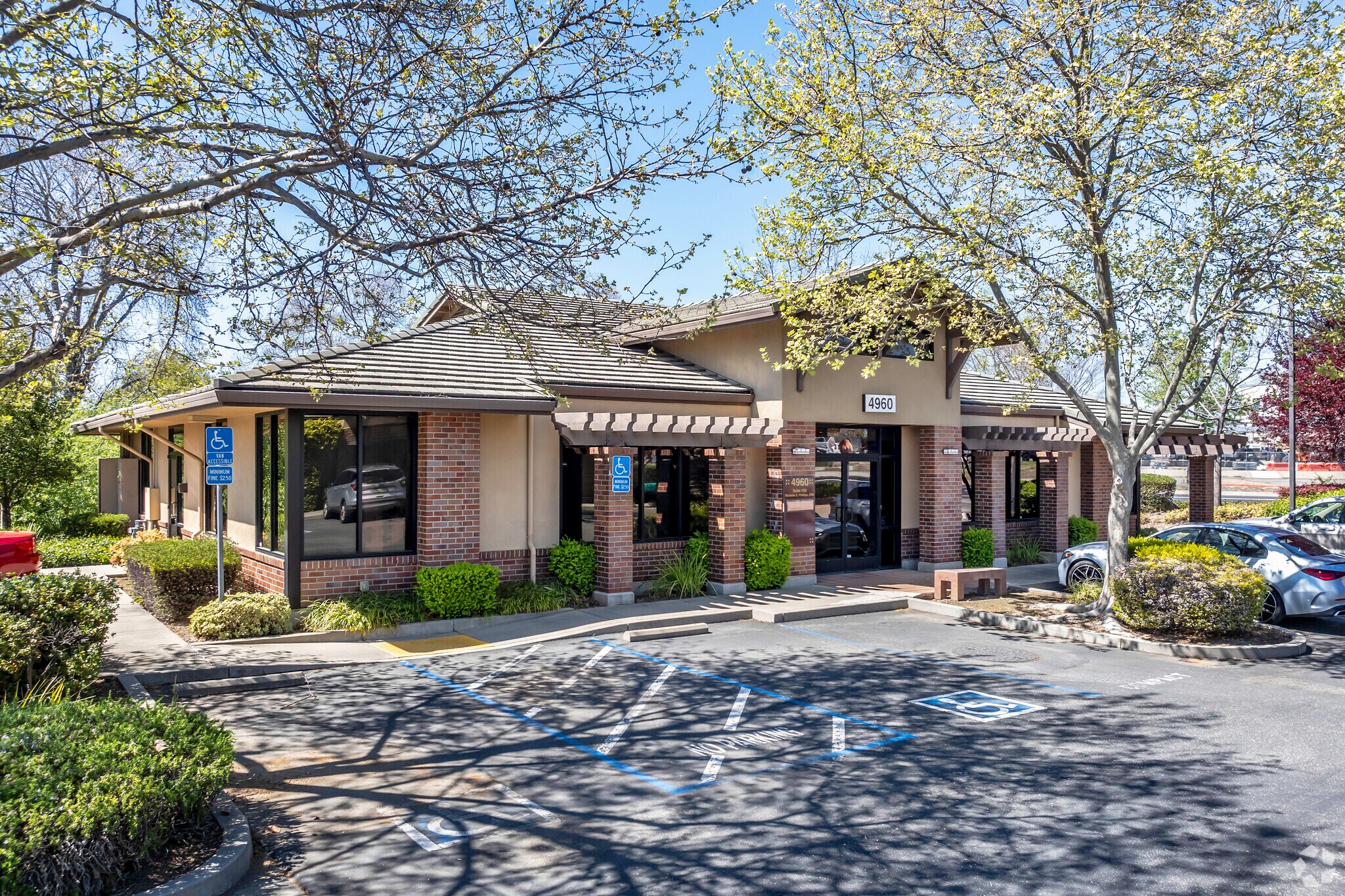 4960 Rocklin Rd, Rocklin, CA à louer Photo principale- Image 1 de 8