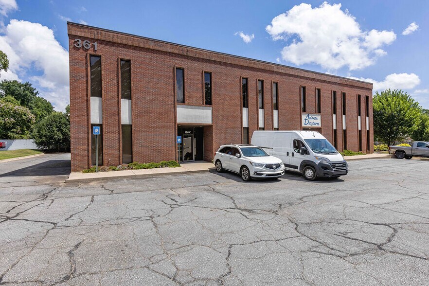 361 N Marietta Pky NE, Marietta, GA à louer - Photo du bâtiment - Image 3 de 13