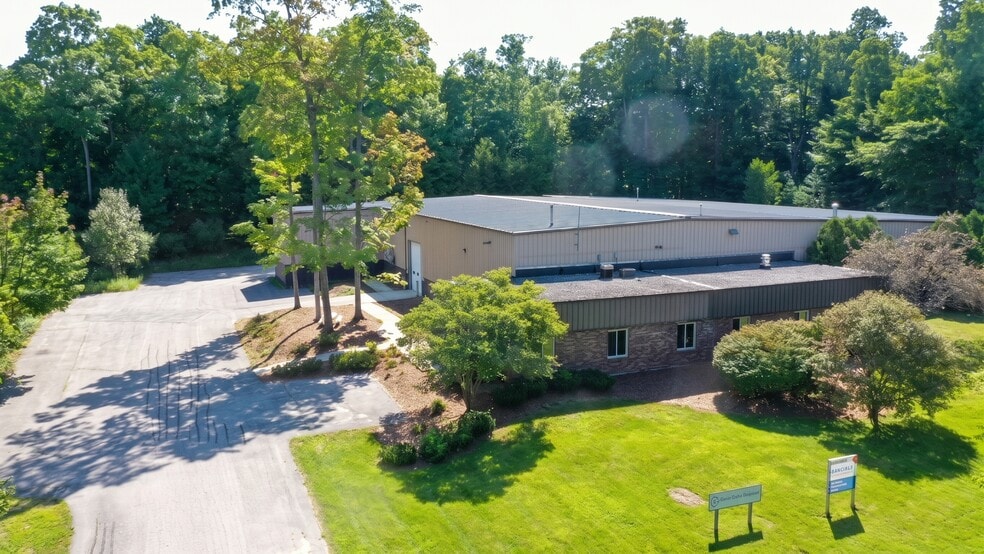 343 Hughes Dr, Traverse City, MI for lease - Building Photo - Image 2 of 11
