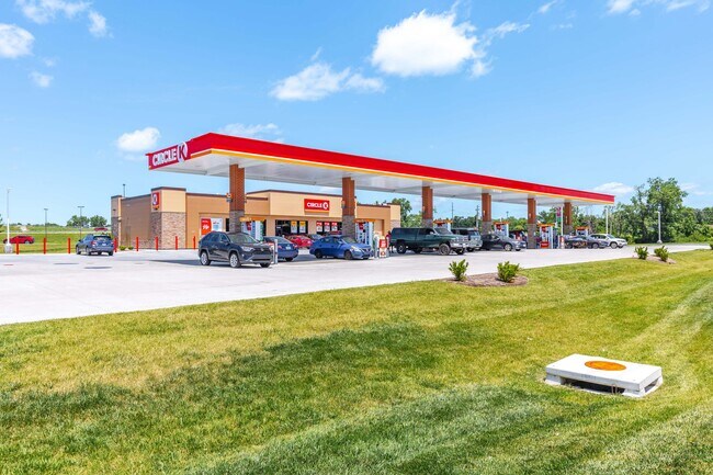More details for 12455 Saint Charles Rock Rd, Bridgeton, MO - Retail for Sale