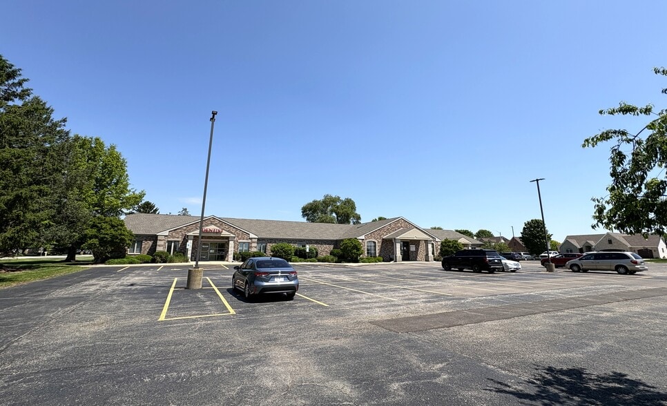 1 E County Line Rd, Sandwich, IL for lease - Building Photo - Image 3 of 20