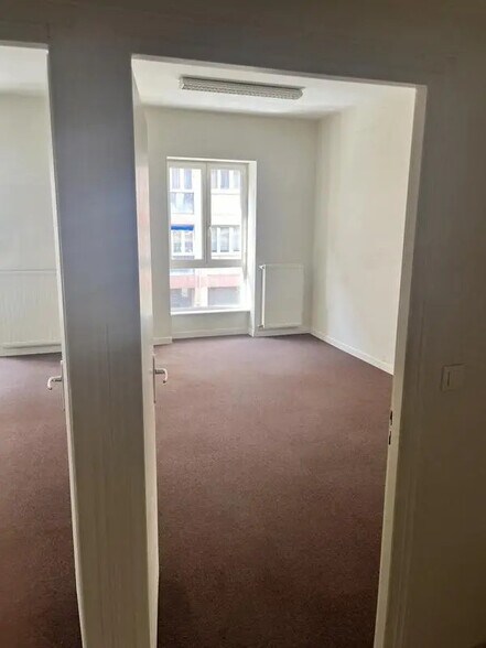 Retail in Lyon for lease - Building Photo - Image 3 of 6