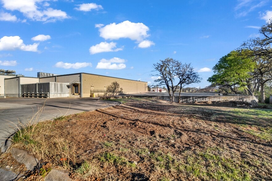 514 W Oak St, Weatherford, TX à vendre - Photo du bâtiment - Image 3 de 8