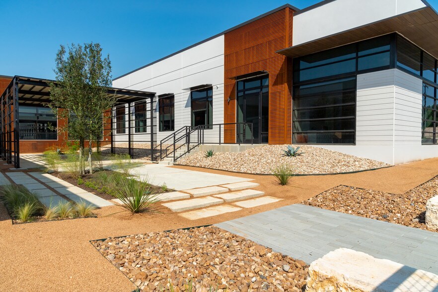 111 Tower Dr, San Antonio, TX for lease - Primary Photo - Image 1 of 4