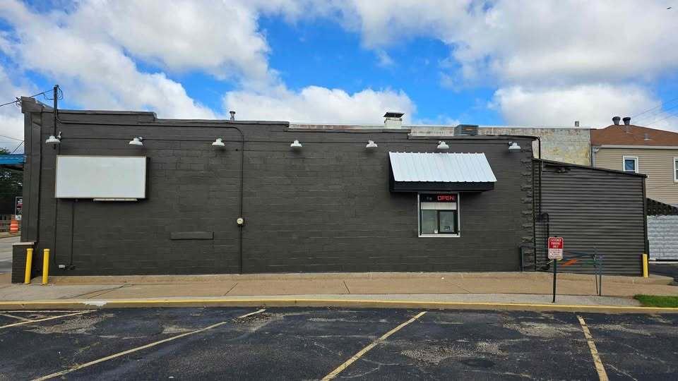 213 E Washington St, East Peoria, IL à vendre - Photo du bâtiment - Image 2 de 8