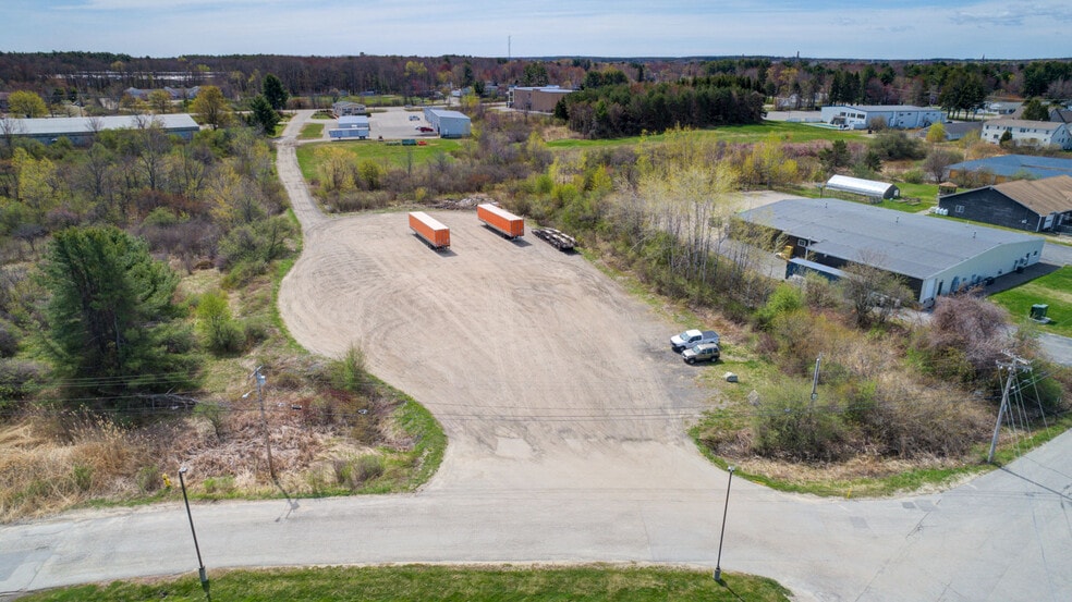 11-12 Lund Rd, Saco, ME à vendre - Photo du bâtiment - Image 3 de 7