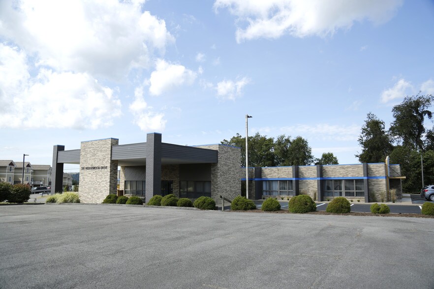 300 Wedgewood Dr, Morgantown, WV à louer - Photo du bâtiment - Image 1 de 15