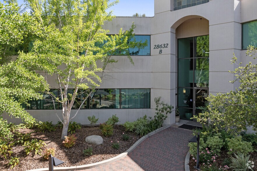 28632 Roadside Dr, Agoura Hills, CA à louer - Photo du bâtiment - Image 3 de 14