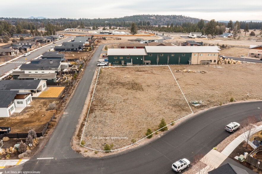1092 Jantzen Ln, Sisters, OR for sale - Building Photo - Image 3 of 16