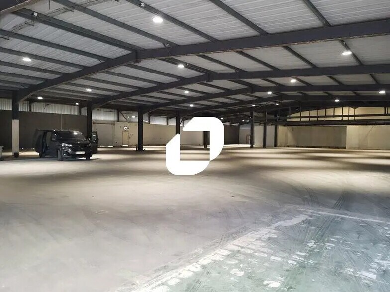 Office in Lormont for lease - Interior Photo - Image 2 of 14