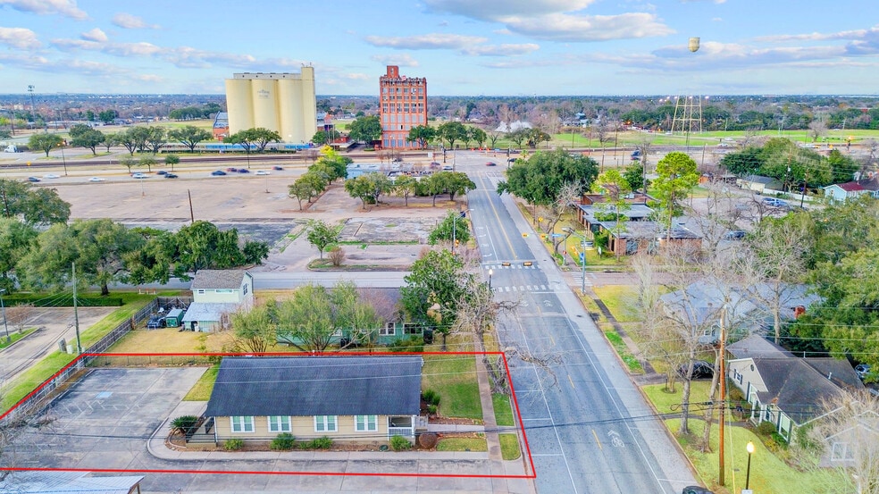 206 Brooks St, Sugar Land, TX for sale - Primary Photo - Image 1 of 23