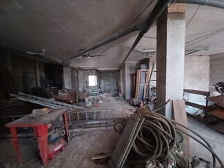 Plus de détails pour Multi-résidentiel à vendre