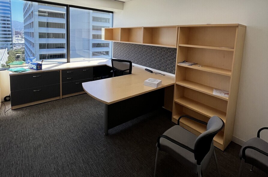 2000 Powell St, Emeryville, CA for lease - Interior Photo - Image 2 of 26
