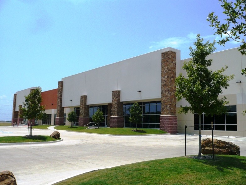 1300 E Plano Pky, Plano, TX à louer - Photo du bâtiment - Image 3 de 5
