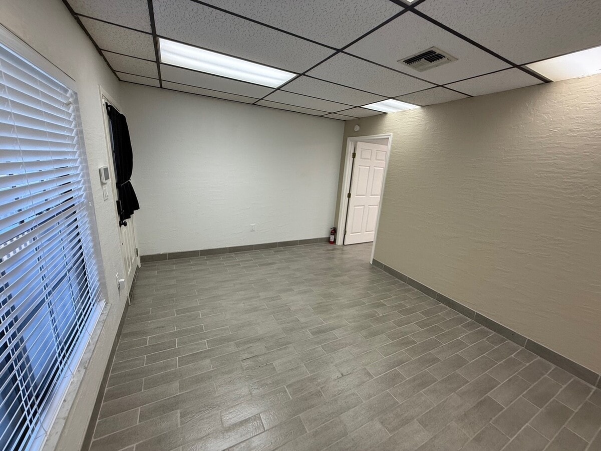 102 Columbia Dr, Cape Canaveral, FL 32920 - Unité 202 - - Photo intérieure - Image 2 of 6