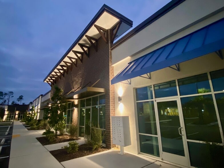5650 SR 100 E, Palm Coast, FL à louer - Photo du bâtiment - Image 1 de 17