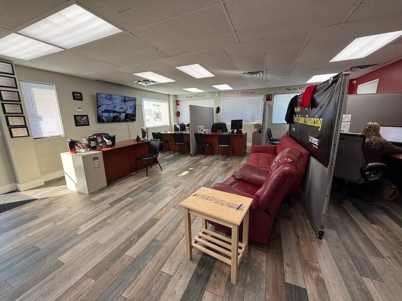 702 W O St, Lincoln, NE for sale - Building Photo - Image 3 of 11