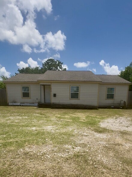 210 Vista Rd, Pasadena, TX à vendre - Photo du bâtiment - Image 1 de 12