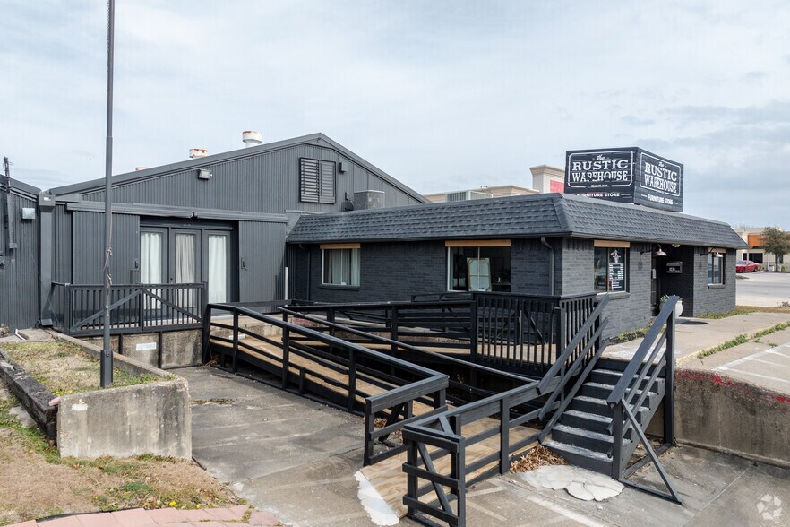 1411 S Goliad St, Rockwall, TX à louer - Photo du bâtiment - Image 3 de 6