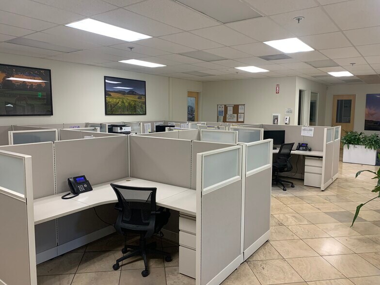 5600 Earhart Ct, Windsor, CA à vendre - Photo intérieure - Image 2 de 17