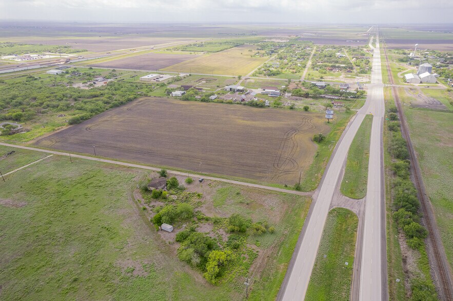 13 Acres, US Highway 77, Driscoll, TX à vendre - Photo du bâtiment - Image 3 de 6
