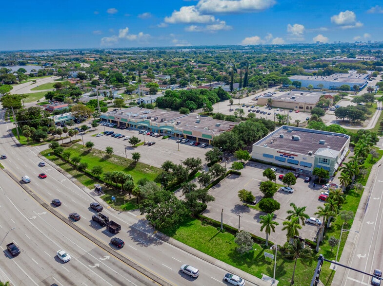 150-192 N Powerline Rd, Pompano Beach, FL à louer - Photo du bâtiment - Image 2 de 6