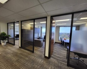 1200 W 73rd Ave, Vancouver, BC à louer Photo intérieure- Image 2 de 9