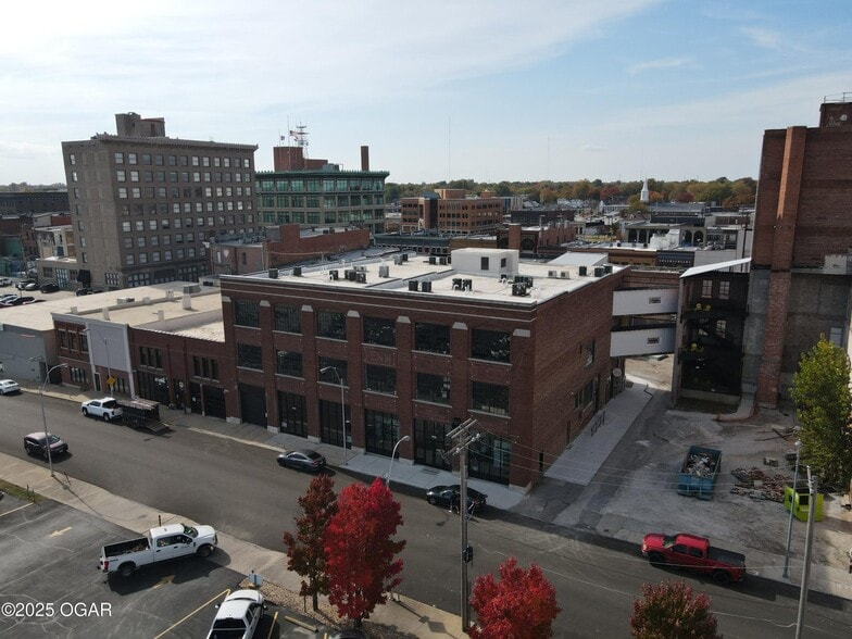 512-520 S Virginia Ave, Joplin, MO à louer - Photo du bâtiment - Image 2 de 4