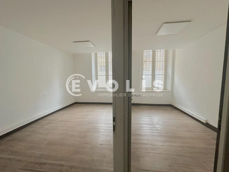 14 Rue Boudet, Bordeaux for lease - Interior Photo - Image 2 of 5