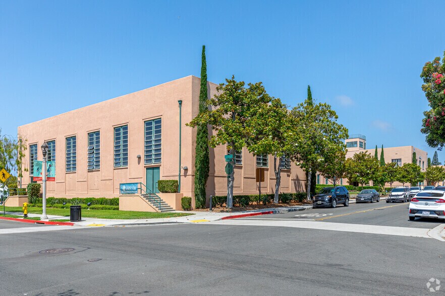 2751 Roosevelt Rd, San Diego, CA à louer - Photo du bâtiment - Image 1 de 4