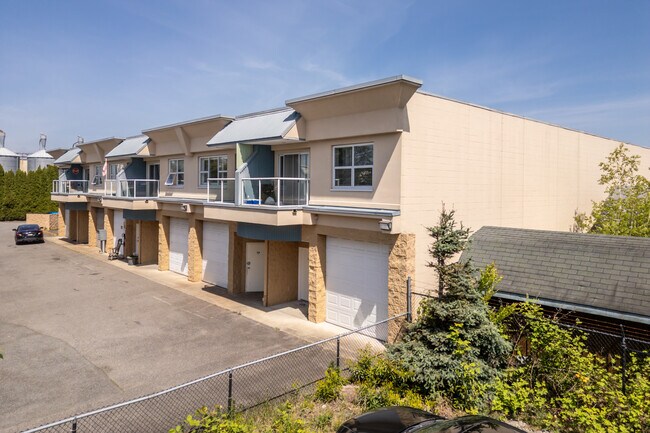 Plus de détails pour 5678 199th St, Langley, BC - Industriel à vendre