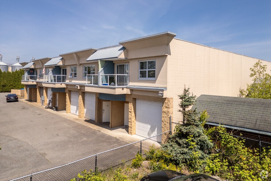 5678 199th St, Langley, BC for sale - Primary Photo - Image 1 of 6