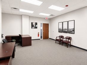 7820 Graphics Dr, Tinley Park, IL for lease Interior Photo- Image 1 of 12