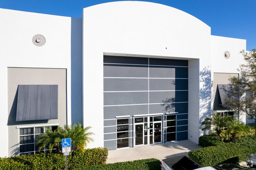 730 S Powerline Rd, Deerfield Beach, FL for lease - Building Photo - Image 3 of 12