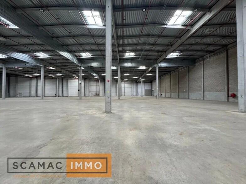 Industrial in Combs-la-Ville for lease - Interior Photo - Image 3 of 14