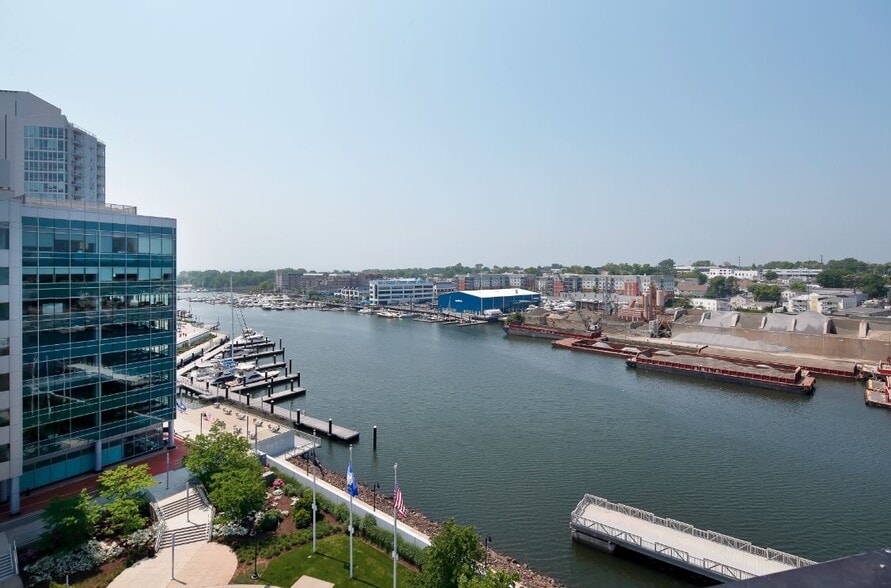 2187 Atlantic St, Stamford, CT for lease - Building Photo - Image 3 of 20