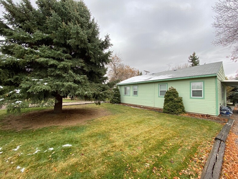 910 E 9th N, Mountain Home, ID for sale - Building Photo - Image 2 of 7
