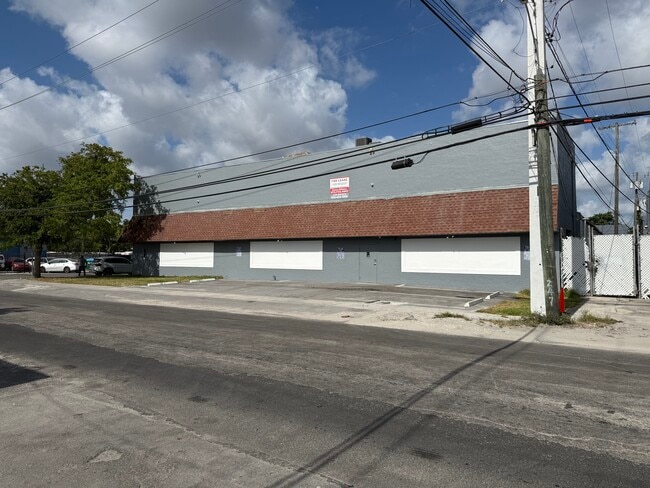 Plus de détails pour 5801 Plunkett St, Hollywood, FL - Industriel à louer