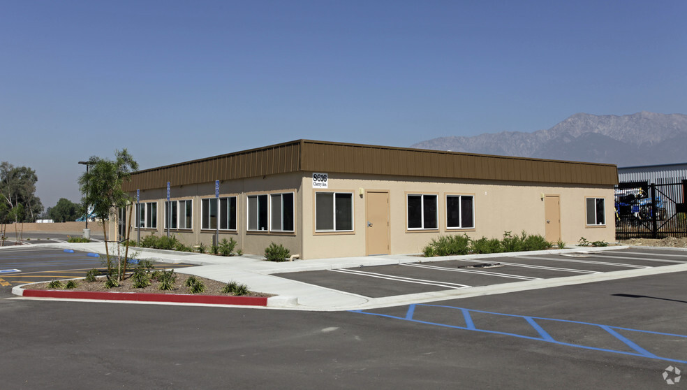 8616 Cherry Ave, Fontana, CA for lease - Building Photo - Image 3 of 4