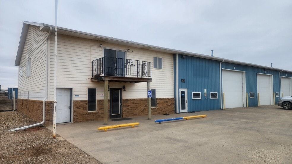 4401 16th Ave W, Williston, ND for lease - Primary Photo - Image 1 of 25