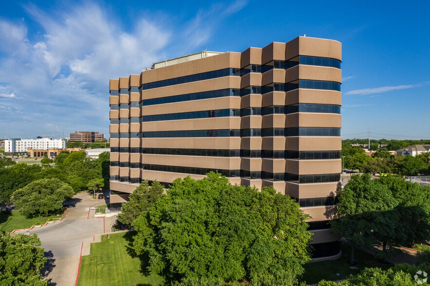 2301 E Lamar Blvd, Arlington, TX for lease - Building Photo - Image 2 of 22