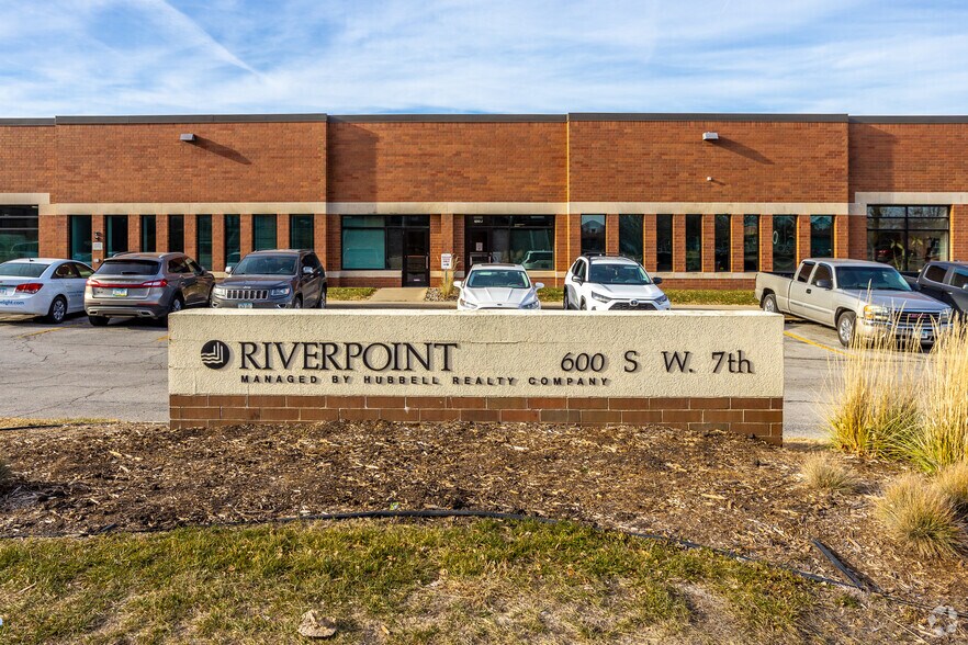 600 SW 7th St, Des Moines, IA à vendre - Photo du bâtiment - Image 3 de 14