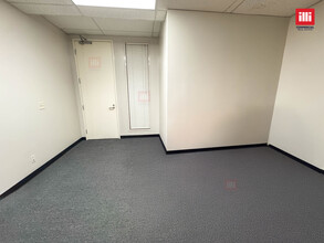 23734 Valencia Blvd, Valencia, CA à louer Photo intérieure- Image 1 de 4